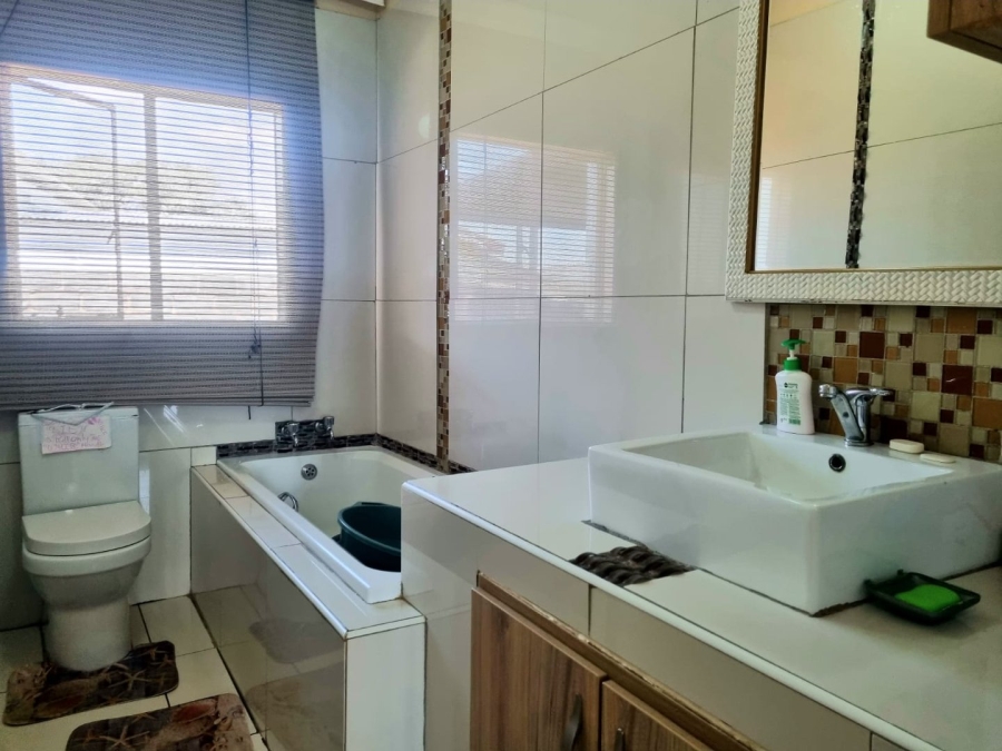 4 Bedroom Property for Sale in Agisanang Northern Cape